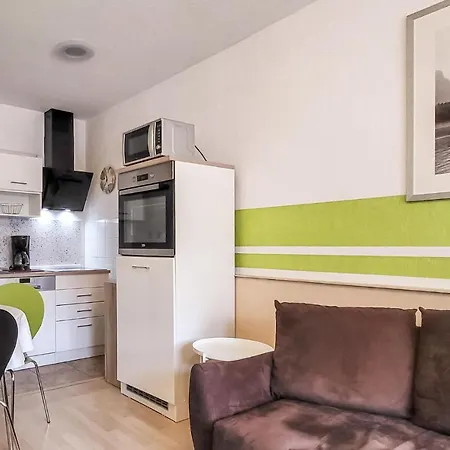 Apartman 1 Bedroom Cozy Apartment In Boergerende